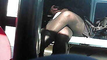 போலி டாக்ஸியில் இருந்து கவர்ந்திழுக்கும் அவா ஆஸ்டனுடன் ஹேண்ட்ஜாப் ஆபாச