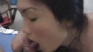 பகுப்பாய்வு செய்யப்பட்ட கென்னா ஜேம்ஸுடன் நடுத்தர அளவு டைட்ஸ் நடவடிக்கை